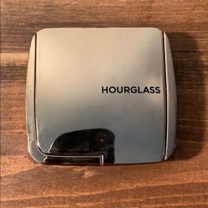 Hourglass bronzer
